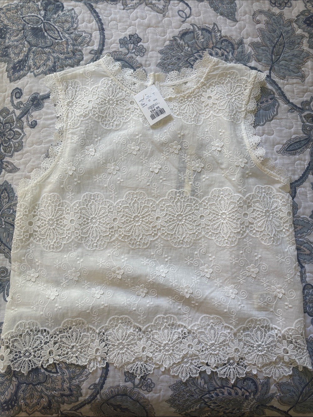 Women's Cream Lace Sleeveless Top medium